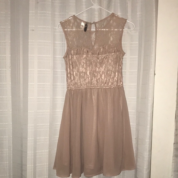 Beautiful Dress, size 6; Like new! - Picture 4 of 7